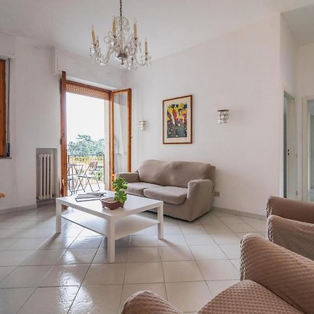 Comfy Flat Steps Away From Siena Station! Apartment ภายนอก รูปภาพ
