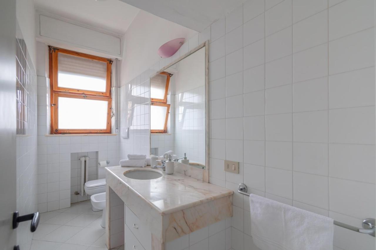 Comfy Flat Steps Away From Siena Station! Apartment ภายนอก รูปภาพ
