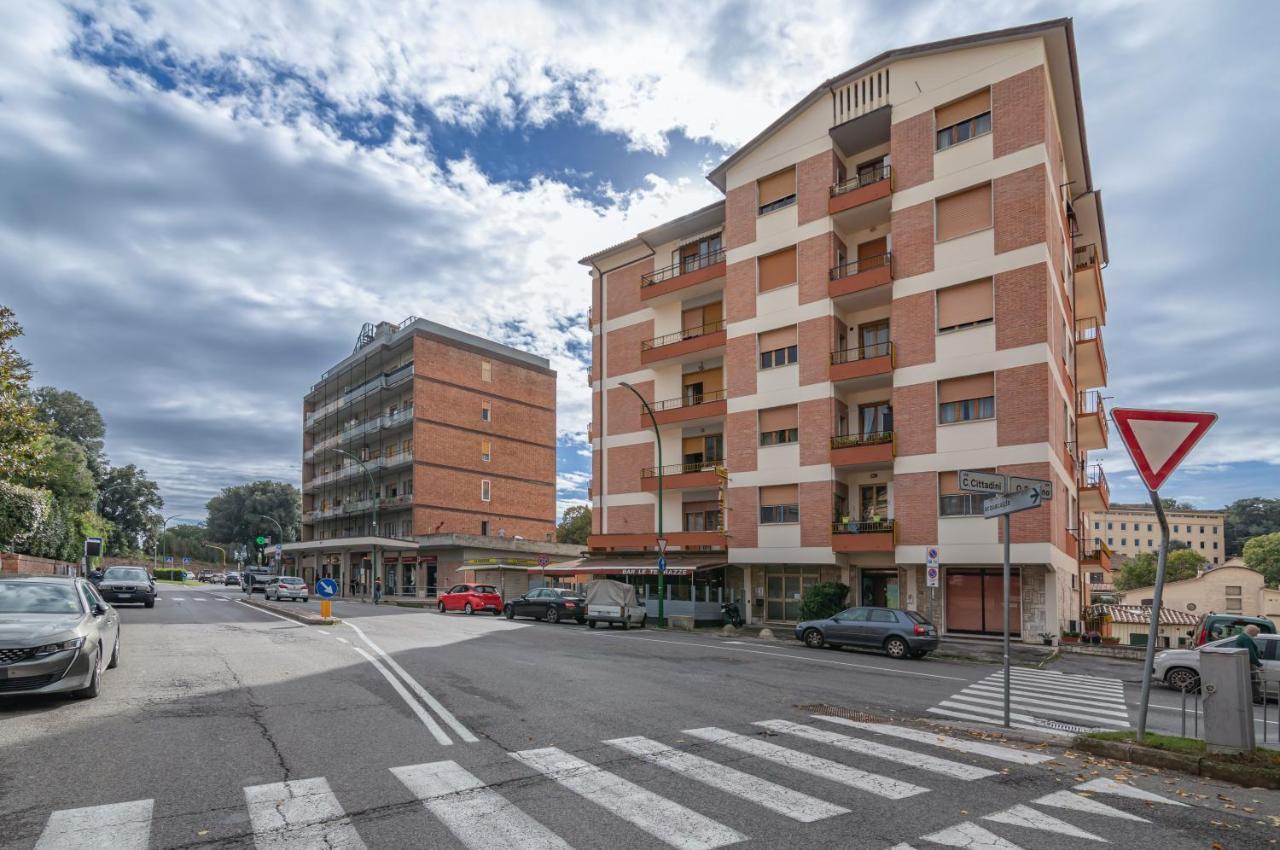 Comfy Flat Steps Away From Siena Station! Apartment ภายนอก รูปภาพ