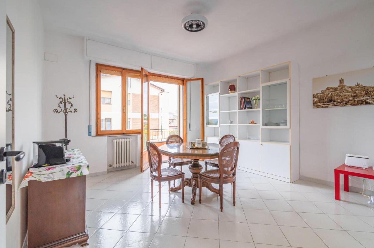 Comfy Flat Steps Away From Siena Station! Apartment ภายนอก รูปภาพ