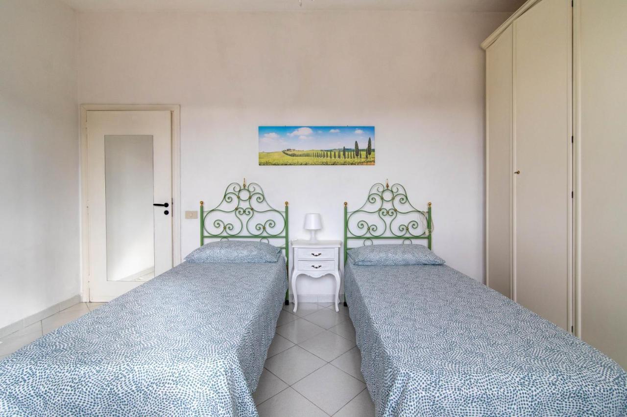 Comfy Flat Steps Away From Siena Station! Apartment ภายนอก รูปภาพ