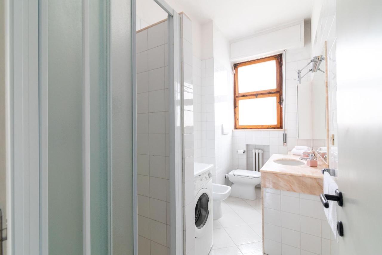 Comfy Flat Steps Away From Siena Station! Apartment ภายนอก รูปภาพ